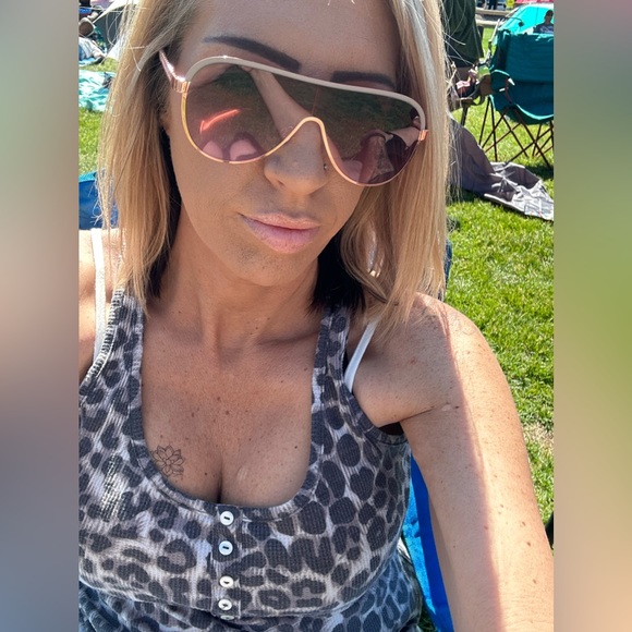 Meet your Posher, Lindsay - Picture 2 of 8